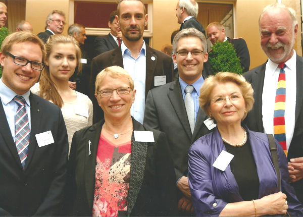 Vielen Dank fuer die Einladung des Ministerpraesidenten des Landes Schleswig-Holstein zum gemeinsamen Abendessen im Restaurant "Die Zimberei" in Luebeck. Der 1. Vorsitzende des KIDS Kenia e.V. Andreas Moeschl nahm an der Veranstaltung teil und dankt der Ministerin Spoorendonk fuer einen interessanten Abend in lockerer Runde.
